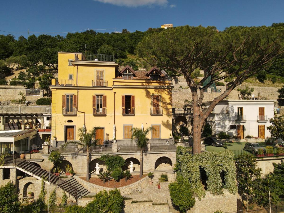 Villa Di Natale Pagani Exteriör bild