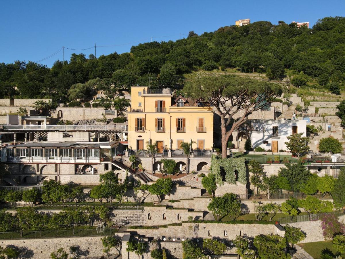 Villa Di Natale Pagani Exteriör bild